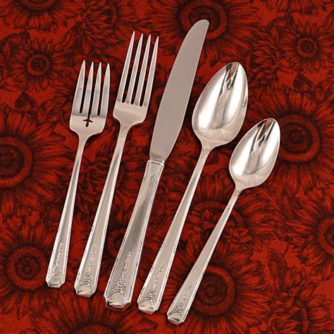 who made community plate silverware.